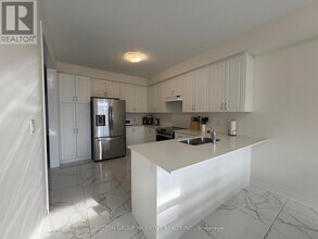 2186 Lozenby St in Innisfil, ON - Building Photo - Building Photo
