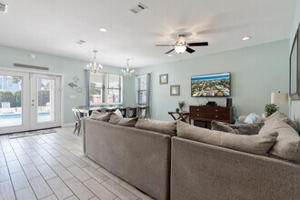 94 Dolphin St in Destin, FL - Building Photo - Building Photo