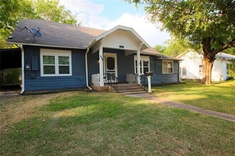 609 E 11th St in Bonham, TX - Building Photo - Building Photo