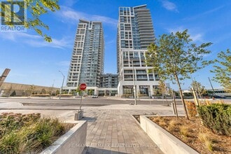 9000 Jane St in Vaughan, ON - Building Photo - Building Photo