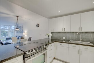 3375 N Country Club Dr in Miami, FL - Building Photo - Building Photo