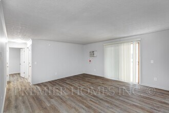 835 Constitution Ave in Louisville, OH - Building Photo - Building Photo