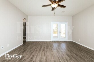 7734 Boulder Sunstone Ln in Panorama Village, TX - Foto de edificio - Building Photo
