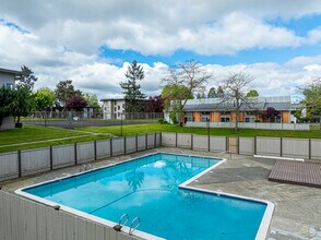 Easthill Apartments in Kent, WA - Building Photo - Building Photo