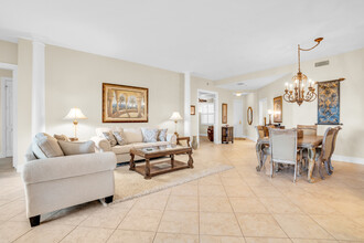 9006 Cascada Way in Naples, FL - Foto de edificio - Building Photo