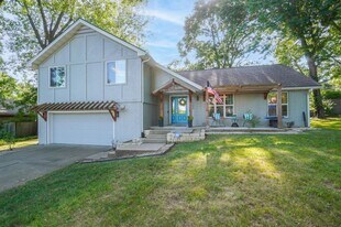 1525 S Oakmont Ave in Springfield, MO - Building Photo