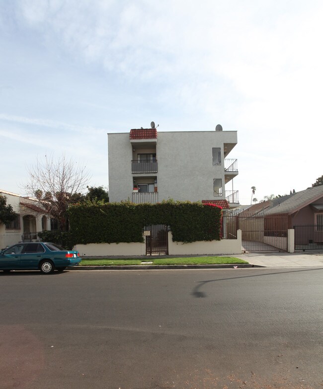 1406 N Serrano Ave in Los Angeles, CA - Foto de edificio - Building Photo