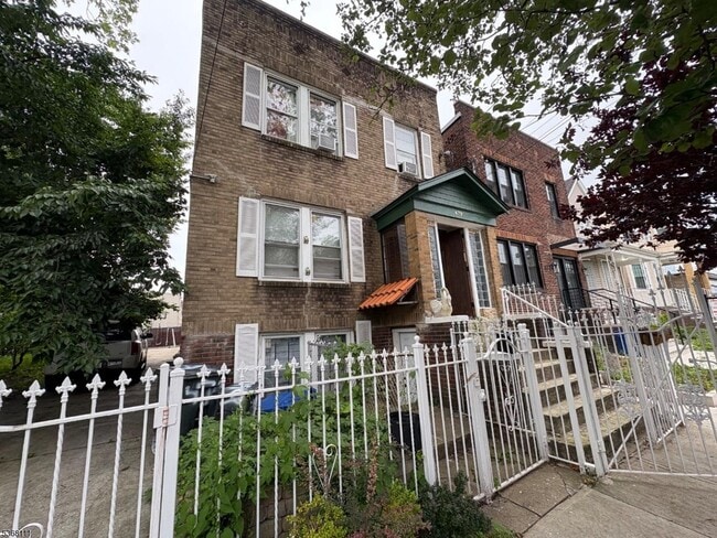 property at 479 S 20th St