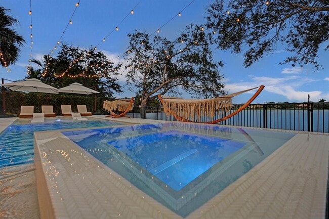 10424 NW 59th Pl in Parkland, FL - Building Photo - Building Photo