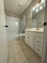 8299 Cambridge St in Houston, TX - Building Photo - Building Photo