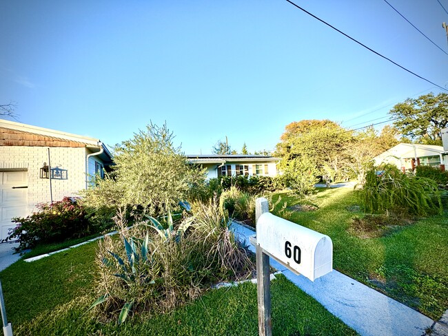 60 Julia St in St. Augustine, FL - Foto de edificio - Building Photo