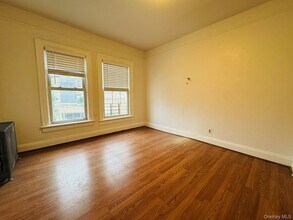 21-13 25th Rd in Queens, NY - Building Photo - Building Photo