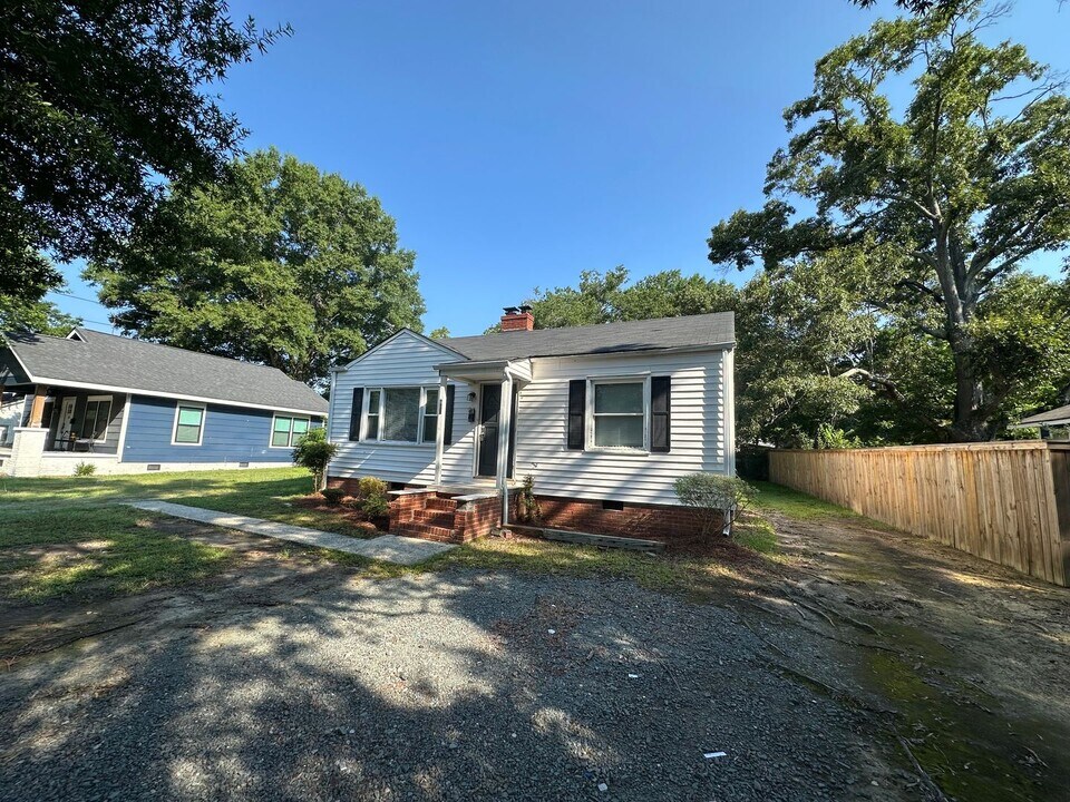 610 Engleside St in Monroe, NC - Foto de edificio