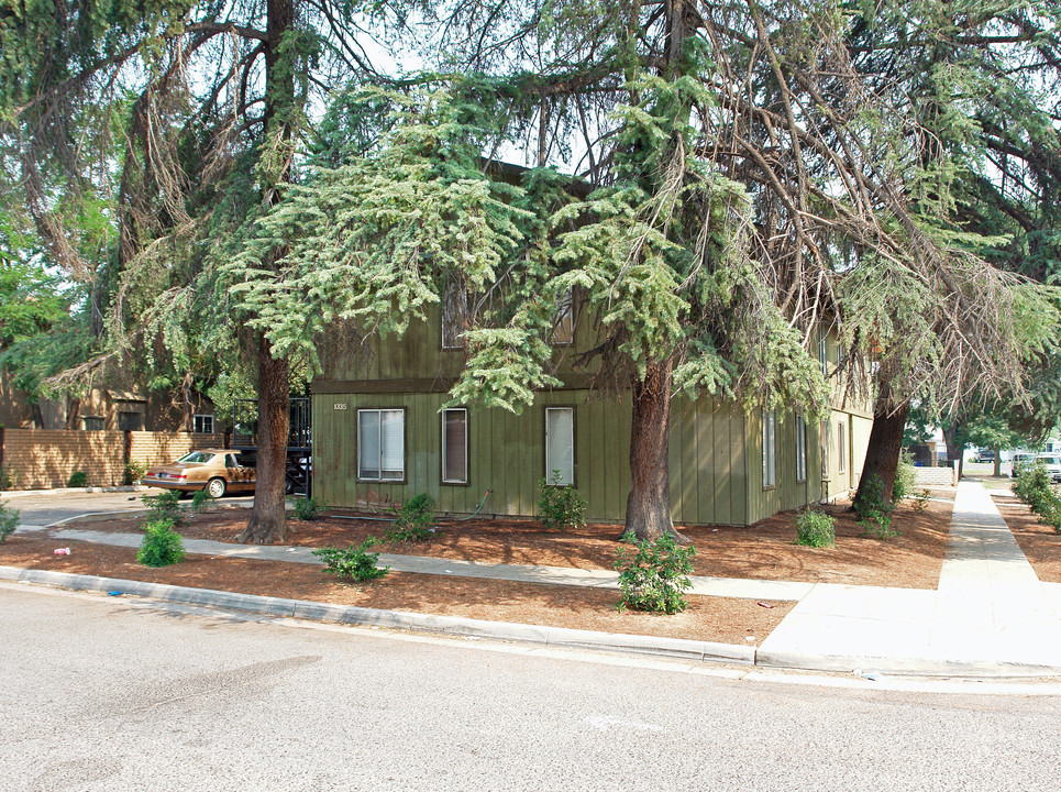 1335 E Vassar Ave in Fresno, CA - Foto de edificio