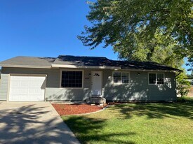 406 N Shady Grove Pl in Kuna, ID - Building Photo