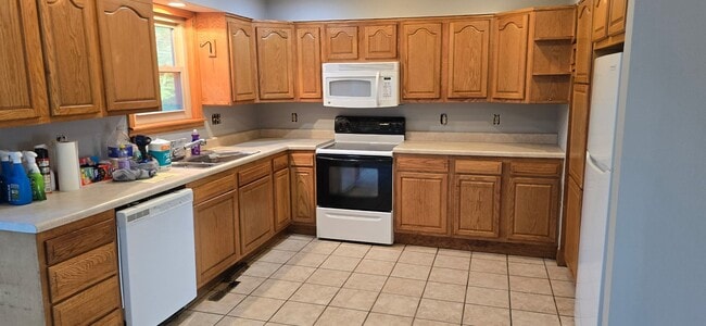 821 Brian Ct in Radcliff, KY - Building Photo - Building Photo