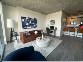 7890 N Kingsbury St, Unit 1103 in Chicago, IL - Building Photo