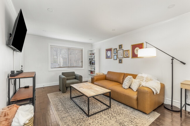 property at 100 Biscayne Dr NW