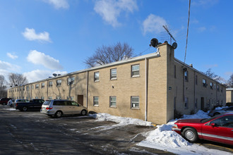 55-77 E Strong St in Wheeling, IL - Foto de edificio - Building Photo