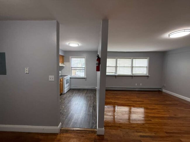 364 Williamson St in Elizabeth, NJ - Foto de edificio - Building Photo