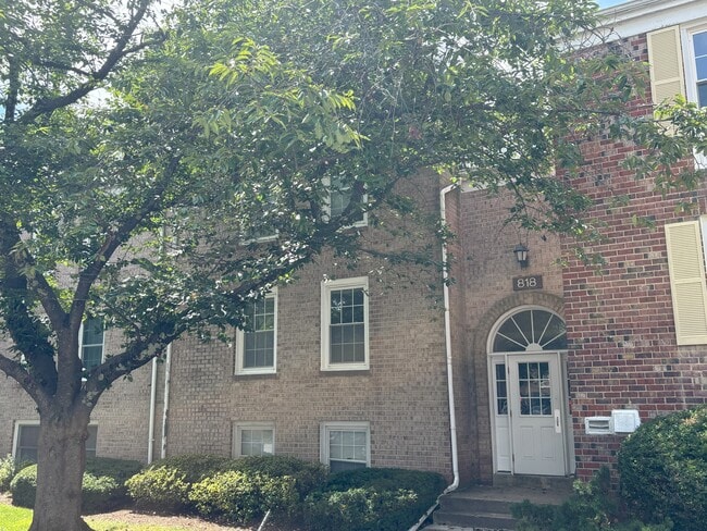 818 Quince Orchard Blvd, Unit 101 in Gaithersburg, MD - Building Photo - Building Photo