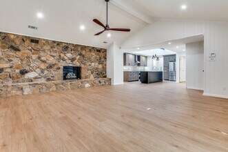 9805 Airline Rd in Dallas, TX - Foto de edificio - Building Photo