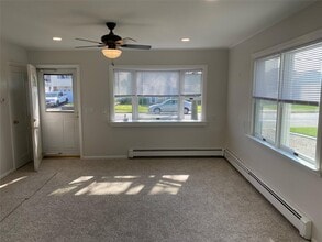 541 Fire Island Ave in Babylon, NY - Building Photo - Building Photo