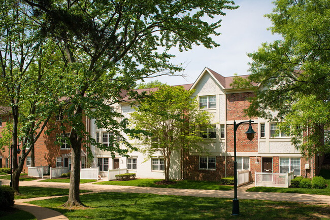 Amberleigh in Fairfax, VA - Foto de edificio - Building Photo