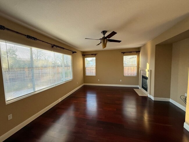 3965 Collins St in West Sacramento, CA - Building Photo - Building Photo