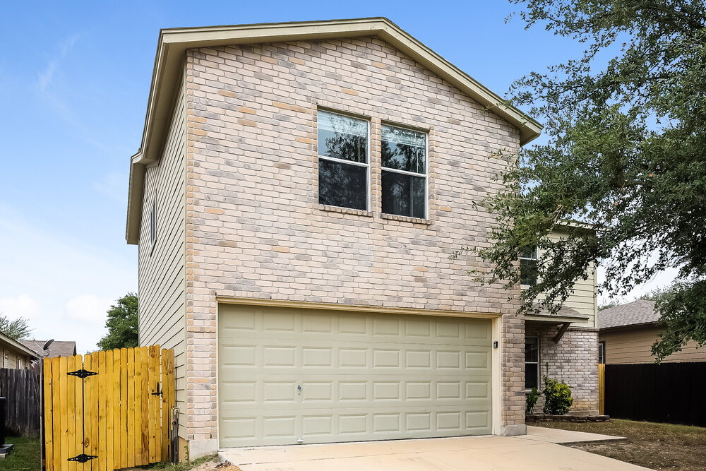 1711 Barking Wolf in San Antonio, TX - Building Photo