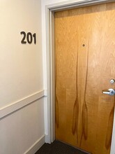 1131 N High St, Unit 201 in Columbus, OH - Building Photo - Building Photo