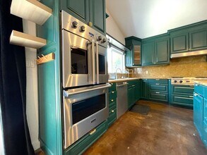 7326 Vanalden Ave in Los Angeles, CA - Building Photo - Building Photo