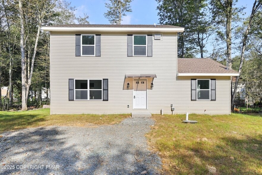 8475 Bumble Bee Way in Tobyhanna, PA - Building Photo