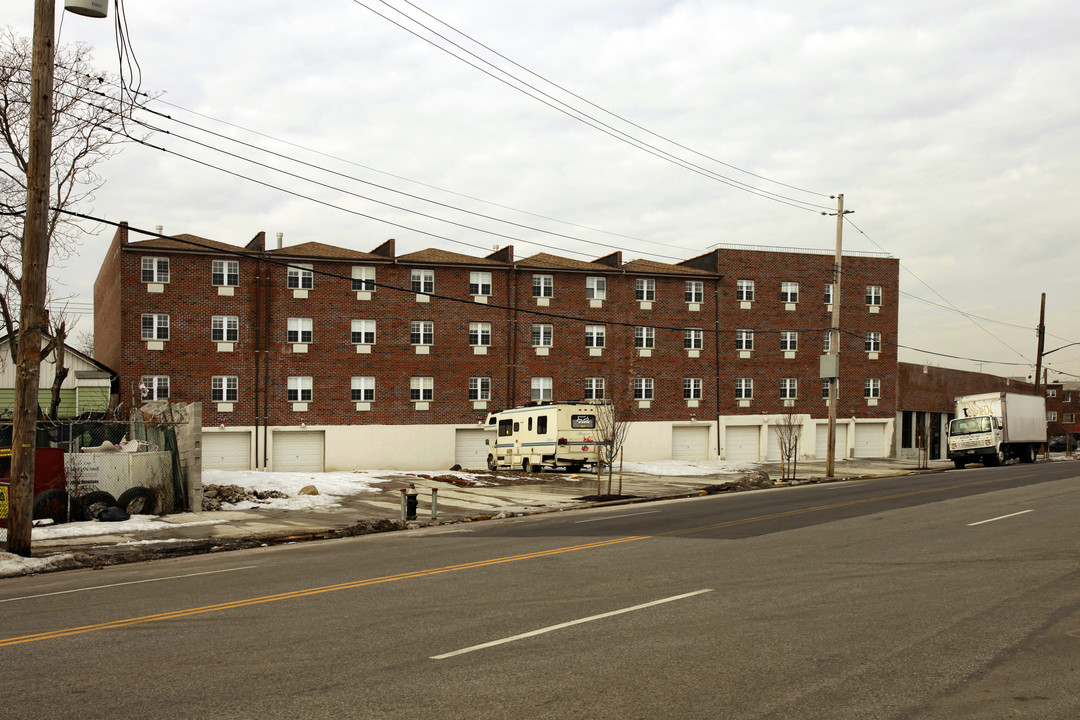 461 Sound View Ave in Bronx, NY - Building Photo