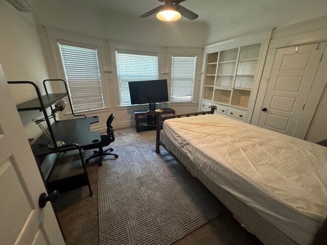 102 W Fulton St, Unit 102