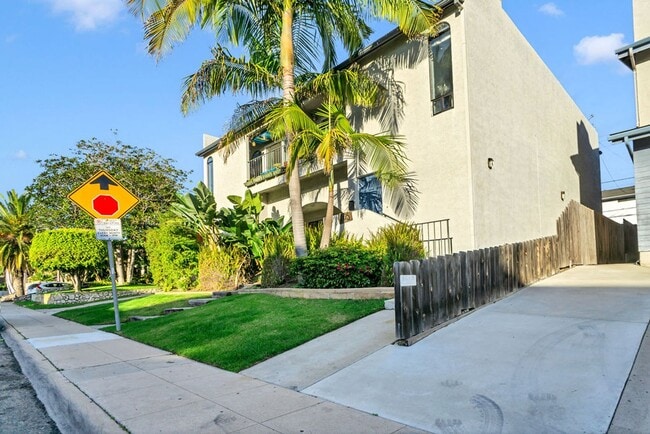 4045 Riviera Dr in San Diego, CA - Building Photo - Building Photo