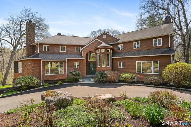 property at 32 Buttonball Ln