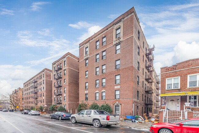 1702 Carroll St in Brooklyn, NY - Foto de edificio - Building Photo