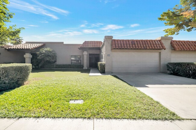 9463 E Jenan Dr in Scottsdale, AZ - Foto de edificio - Building Photo