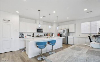 10396 Thurso Ave in Las Vegas, NV - Building Photo - Building Photo