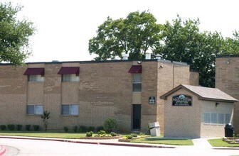 Shadow Creek Apartments in Euless, TX - Foto de edificio - Building Photo