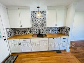 2721 Stratford Dr in Greensboro, NC - Building Photo - Building Photo