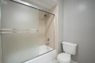 5406 Kingfisher Rd in Garland, TX - Foto de edificio - Building Photo