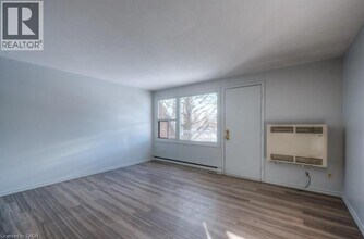 1200 Courtland Ave E in Kitchener, ON - Building Photo - Building Photo