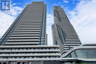 8 Interchange Wy in Vaughan, ON - Building Photo