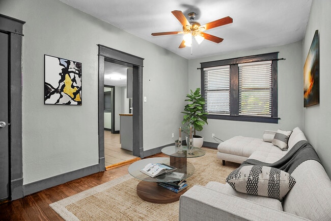 4121 Holly St in Kansas City, MO - Building Photo - Building Photo