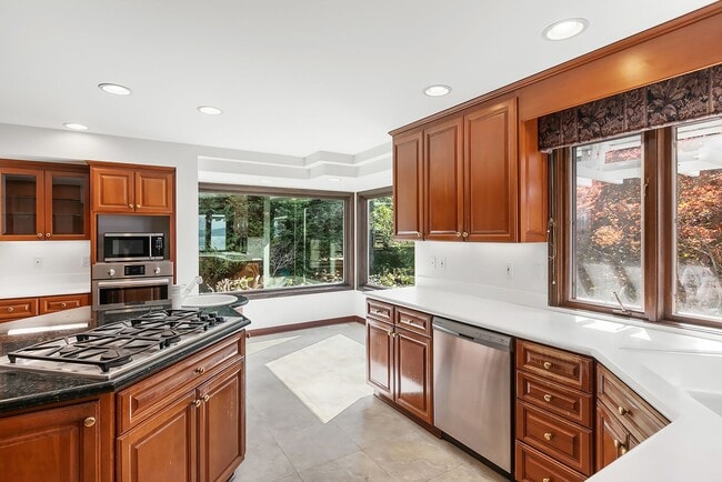 17960 SW Normandy Ter in Normandy Park, WA - Building Photo - Building Photo