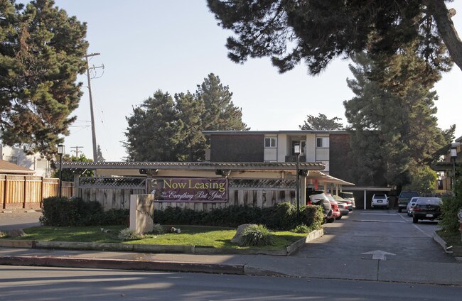 Marine View Apartment Homes in Alameda, CA - Building Photo - Building Photo