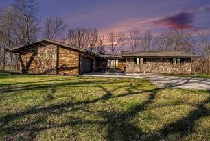 39395 Kristy Plaza in Omaha, NE - Building Photo