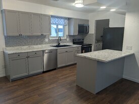 1328 Colonial Ln in Bryan, OH - Building Photo